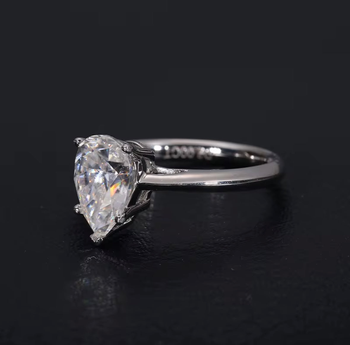 Vigselring Pear cut 2.0ct