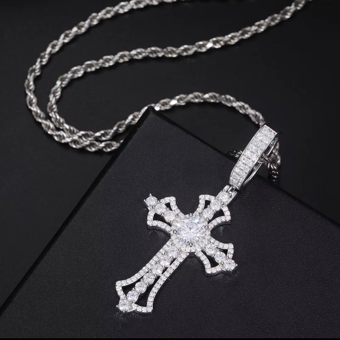 Kors Pendant