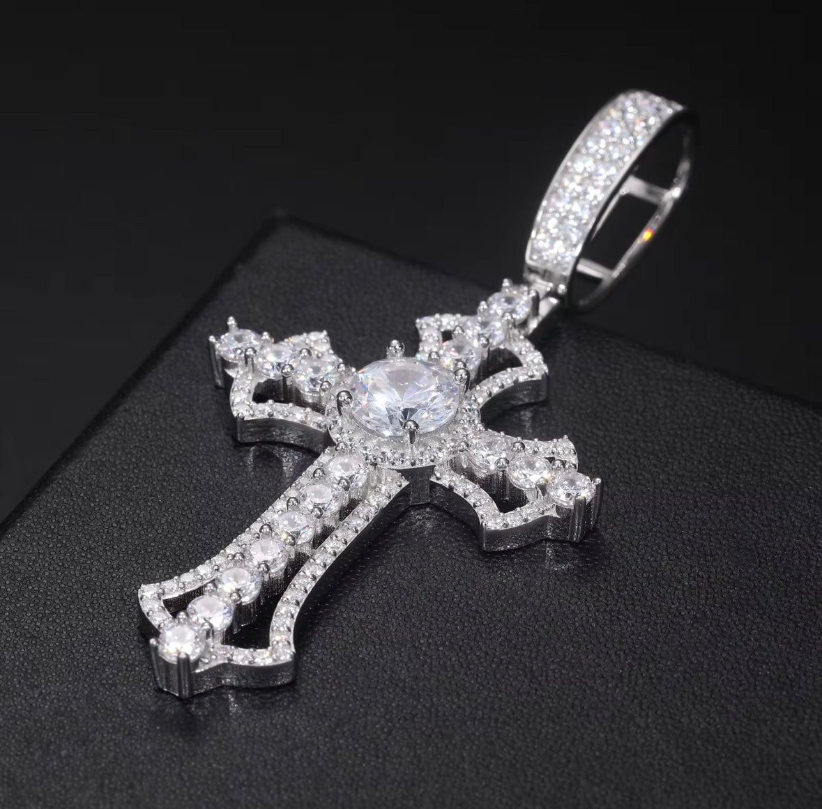 Kors Pendant