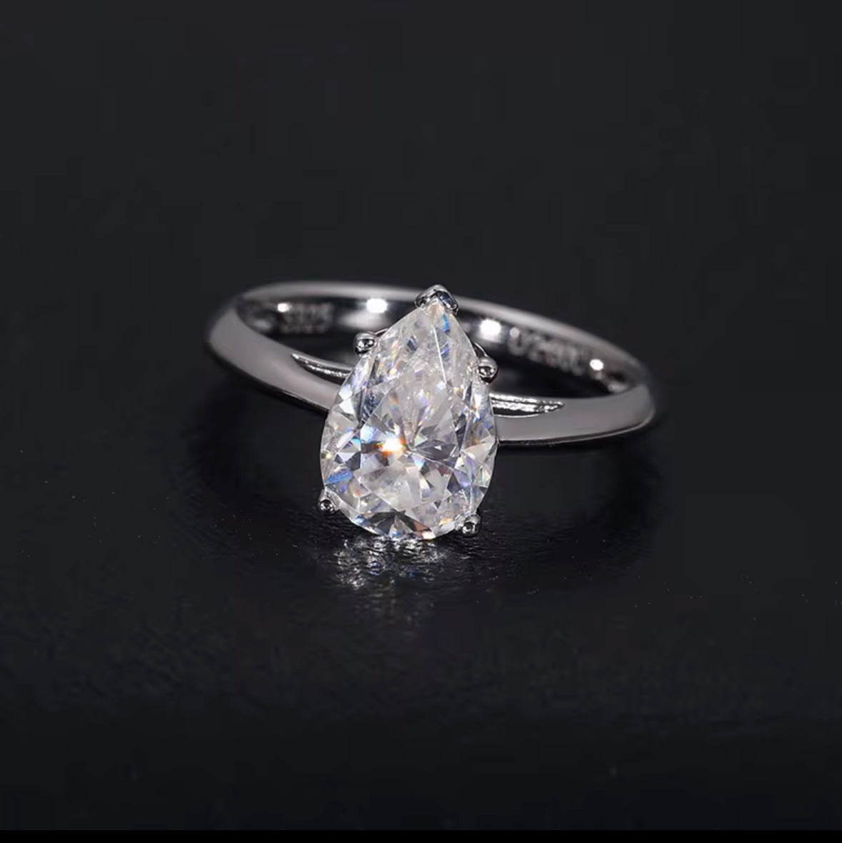 Vigselring Pear cut 2.0ct